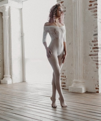 Экспрессивная красотка готова исполнить все твои желания. Приезжай ко мне в гости и окунись в атмосферу страсти и разврата, о которой долго будешь вспоминать. 5502, 23 года